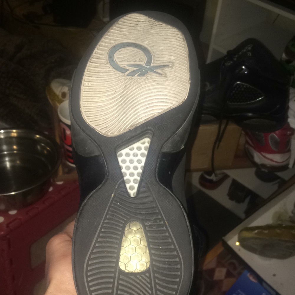 Alan iversons original. Reebok’s. - Picture 2 of 6